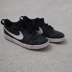 Nike Court Borough Low 2 Kids Black and White Sneakers Size 5.5Y